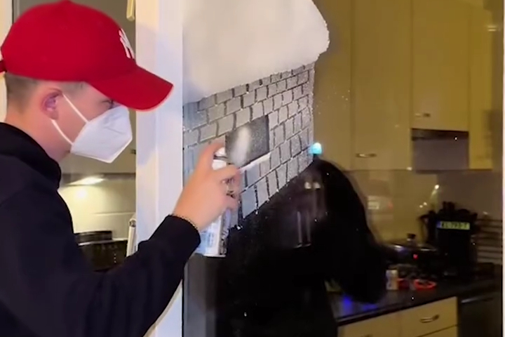 Tranh Tuyết Trên Cửa Sổ